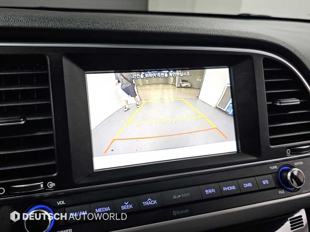 Hyundai Avante — photo 16