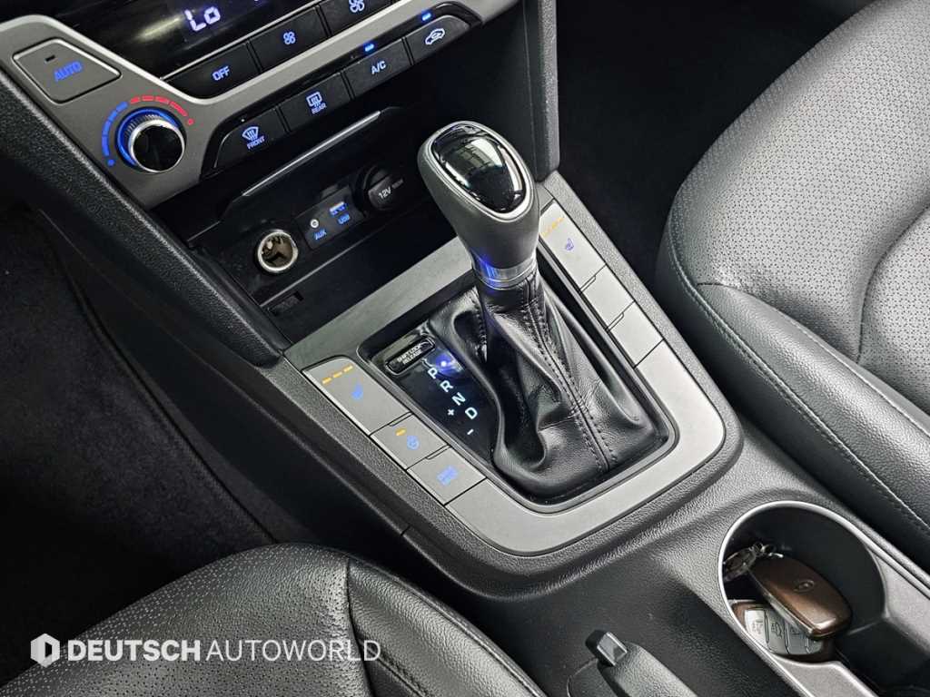Hyundai Avante — photo 18