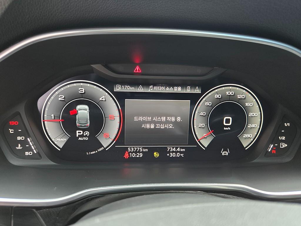 Audi Q3 — photo 08