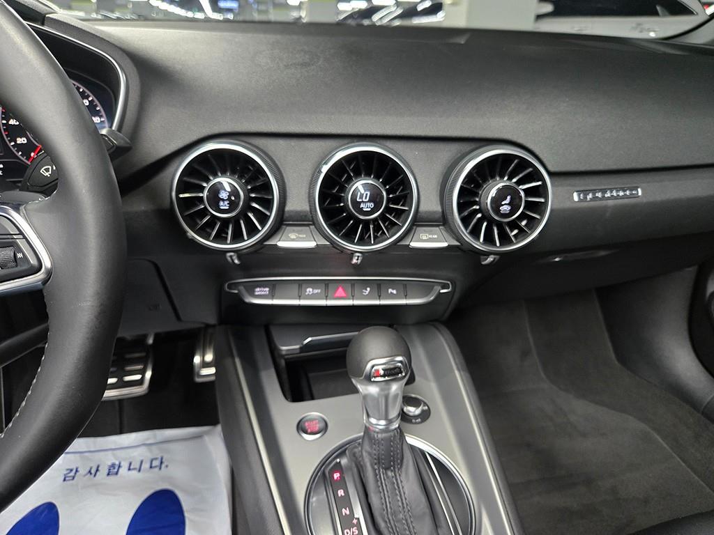 Audi TT — photo 11