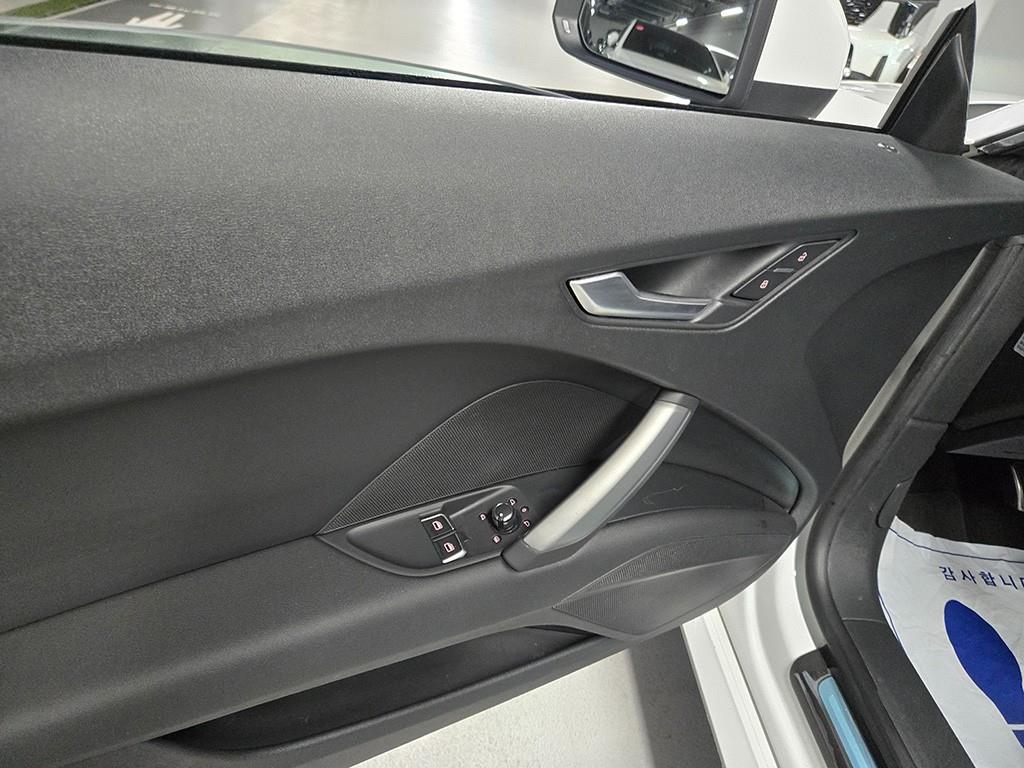 Audi TT — photo 13