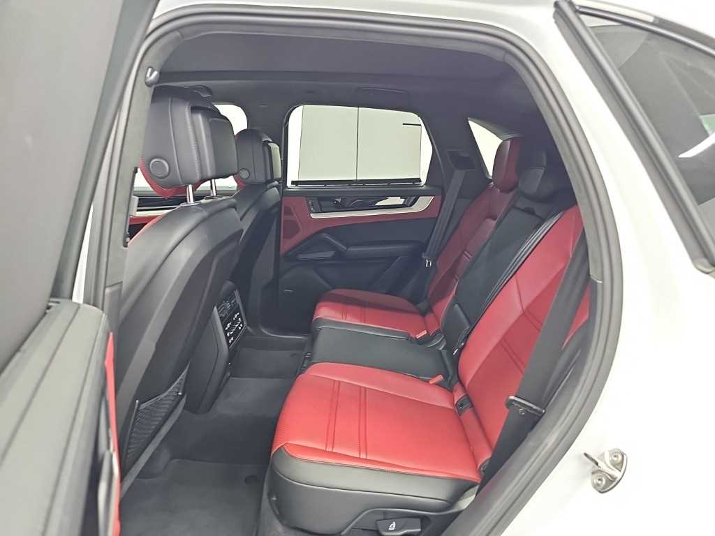 Porsche Cayenne — photo 12