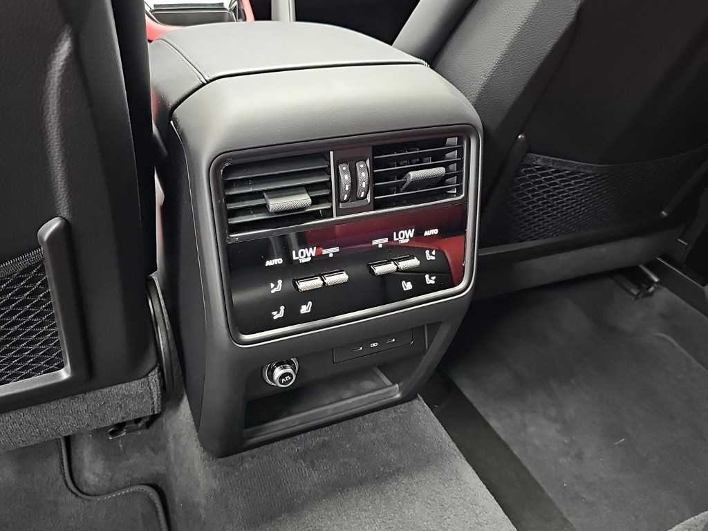 Porsche Cayenne — photo 13