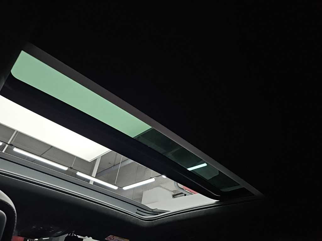 Porsche Cayenne — photo 14