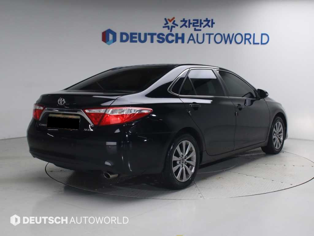 Toyota Camry — photo 02