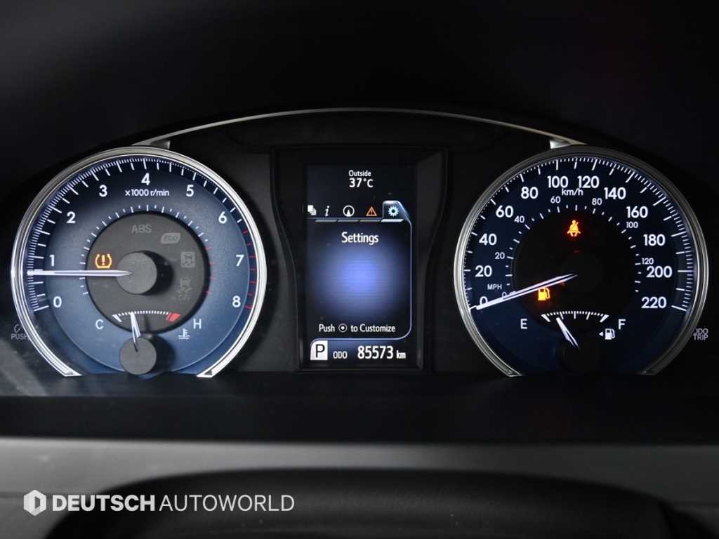 Toyota Camry — photo 08