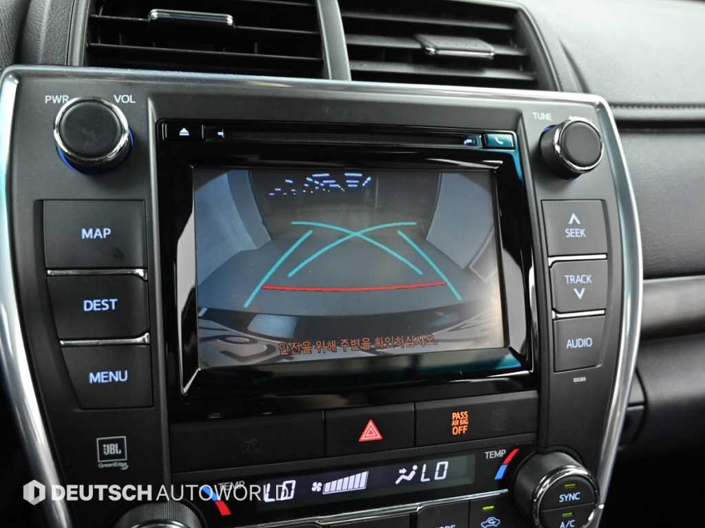Toyota Camry — photo 15