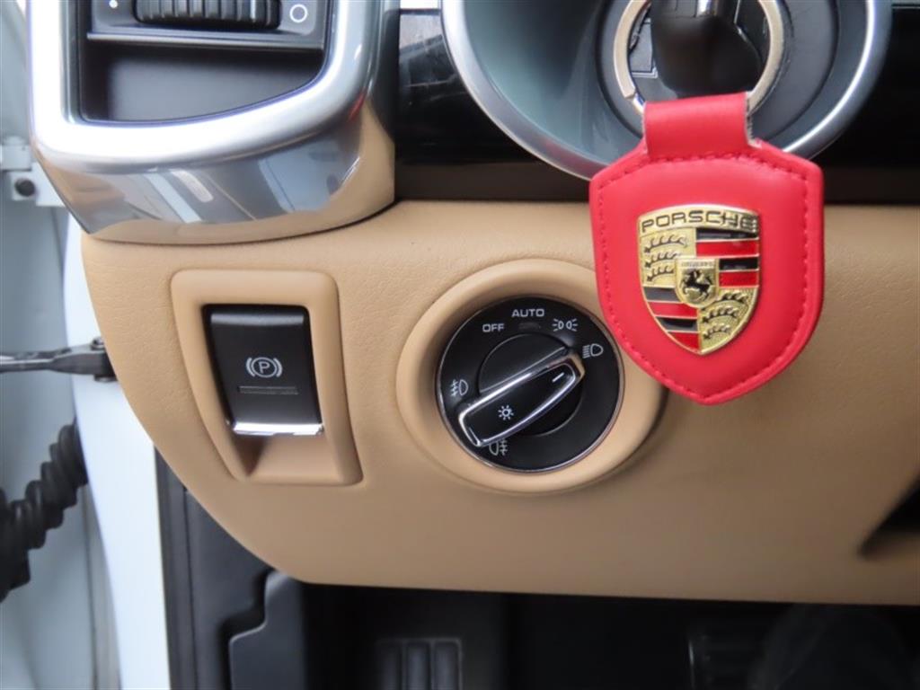 Porsche Cayenne — photo 11