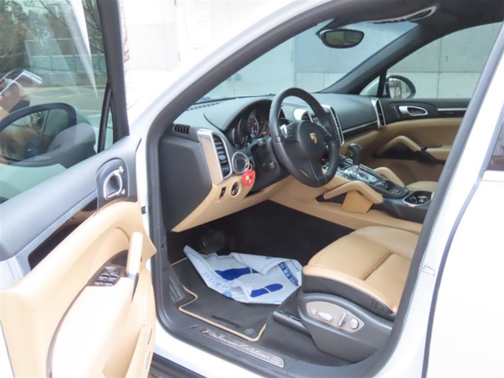 Porsche Cayenne — photo 13