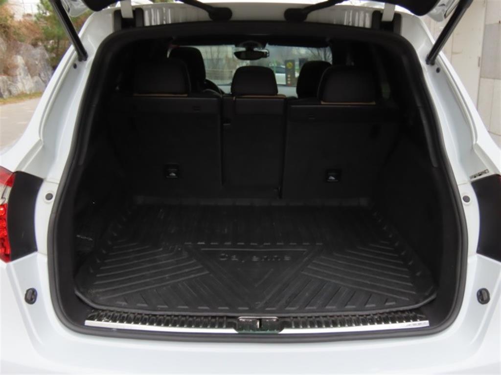 Porsche Cayenne — photo 18