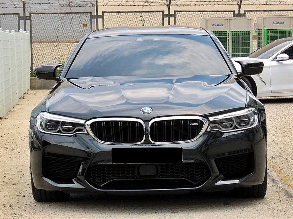 BMW M5 — photo 01