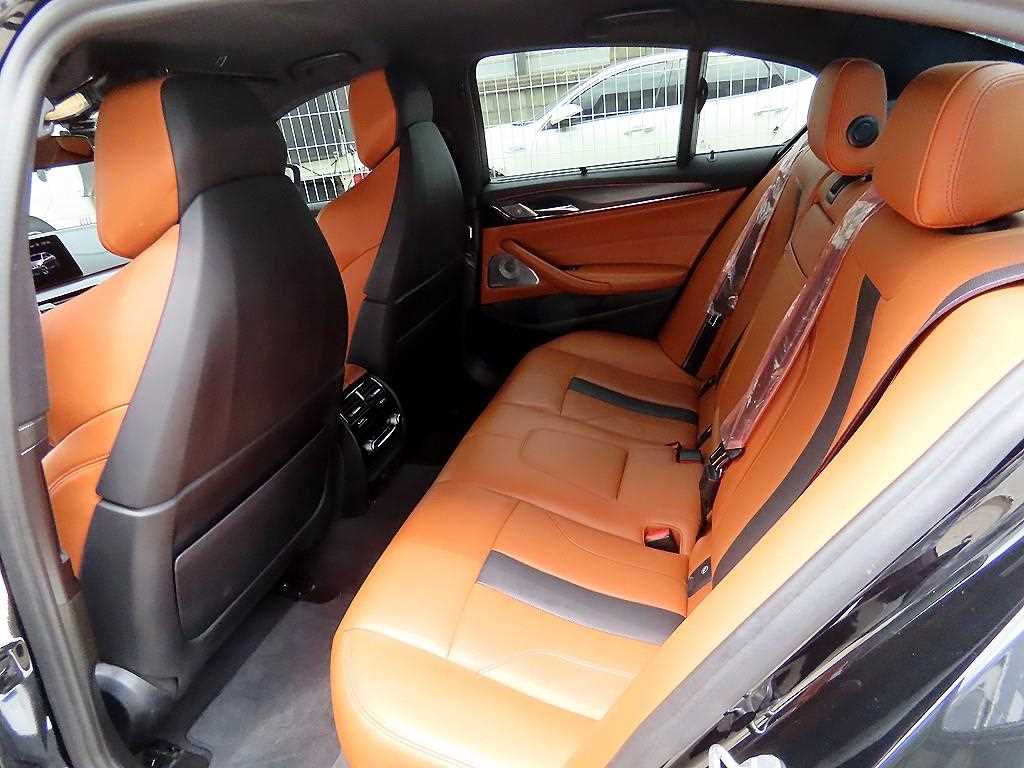 BMW M5 — photo 06