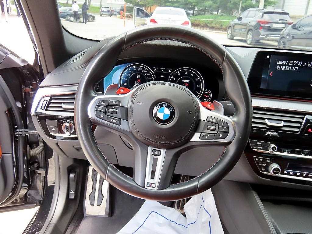 BMW M5 — photo 08