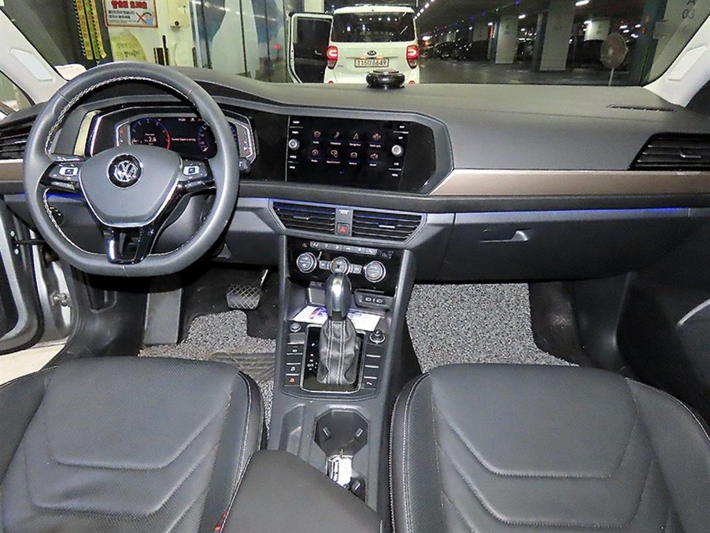 Volkswagen Jetta — photo 10