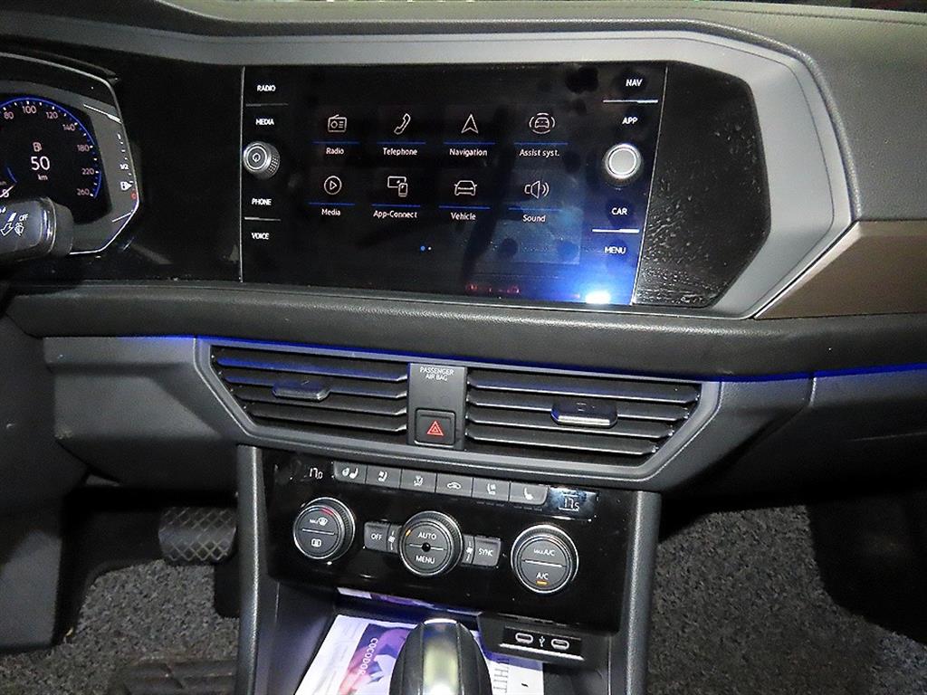 Volkswagen Jetta — photo 11