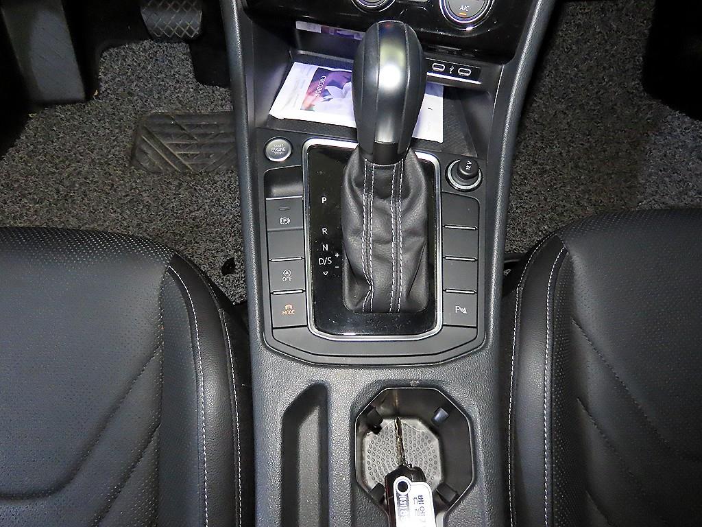 Volkswagen Jetta — photo 12