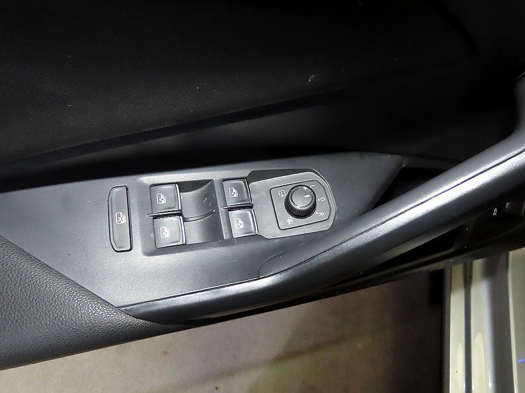 Volkswagen Jetta — photo 13