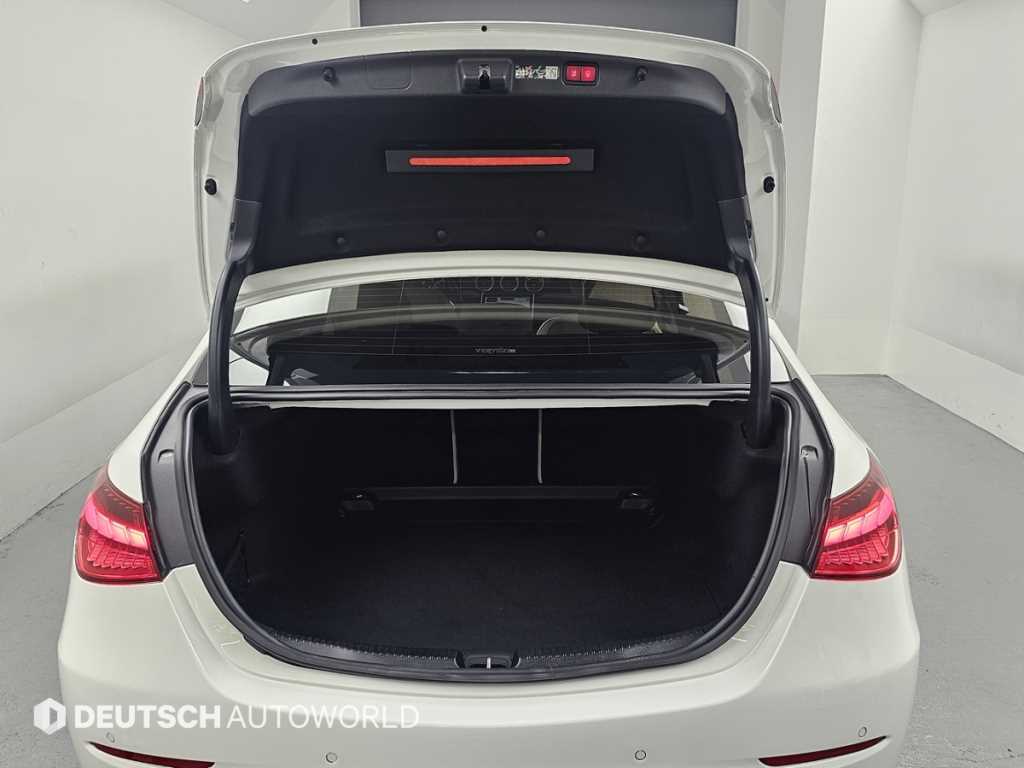 Mercedes-Benz C-Class — photo 19