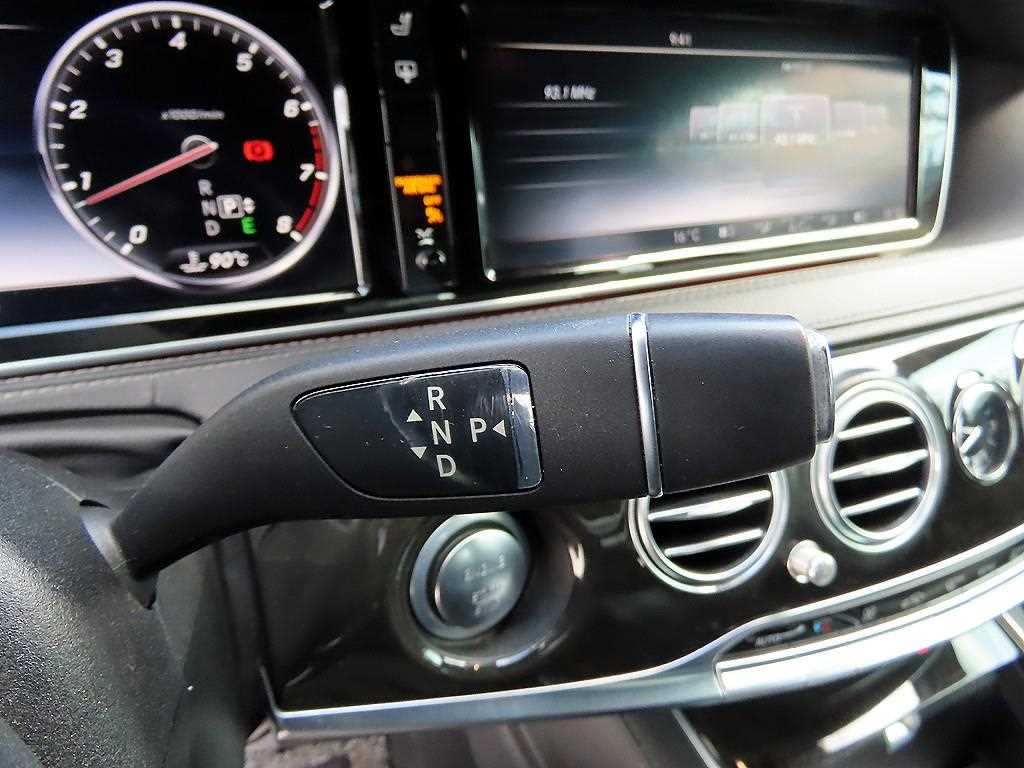Mercedes-Benz S-Class — photo 10