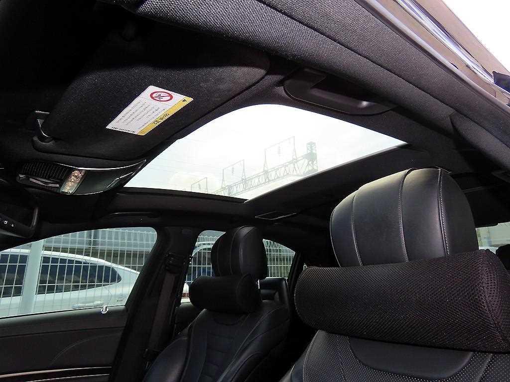 Mercedes-Benz S-Class — photo 17