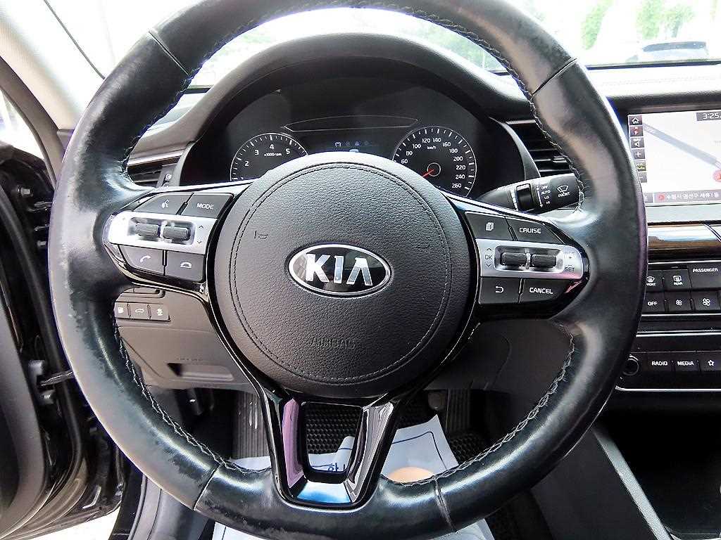 Kia K7 — photo 08