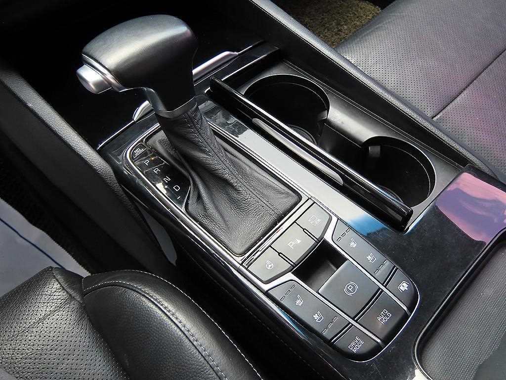 Kia K7 — photo 10