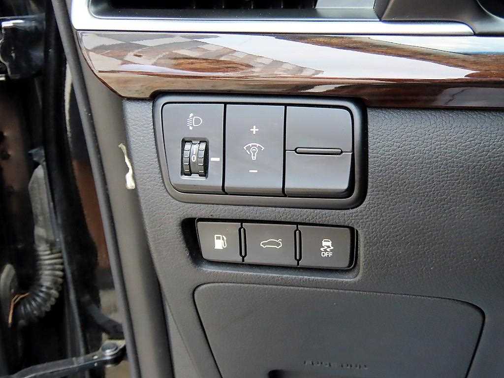 Kia K7 — photo 12