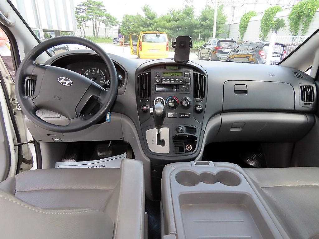Hyundai Starex — photo 08
