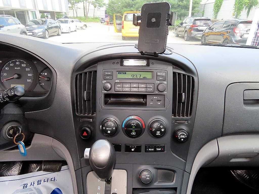 Hyundai Starex — photo 14