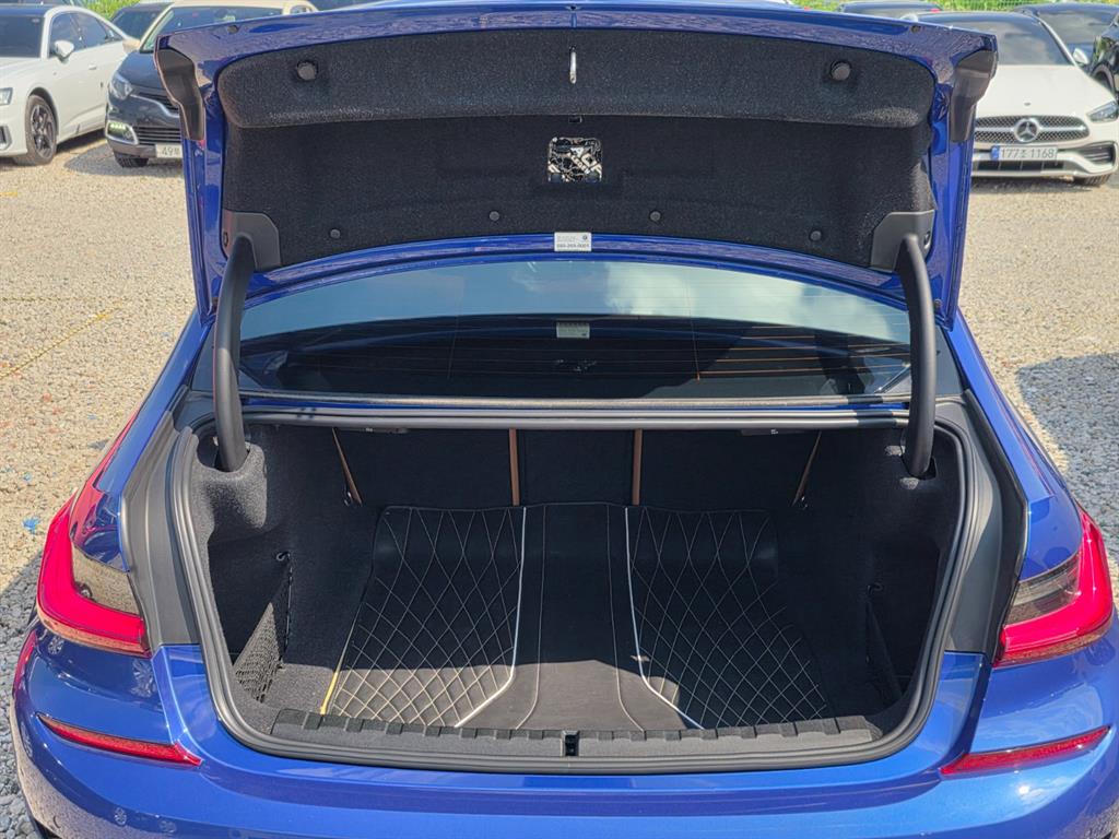 BMW 3-Series — photo 07