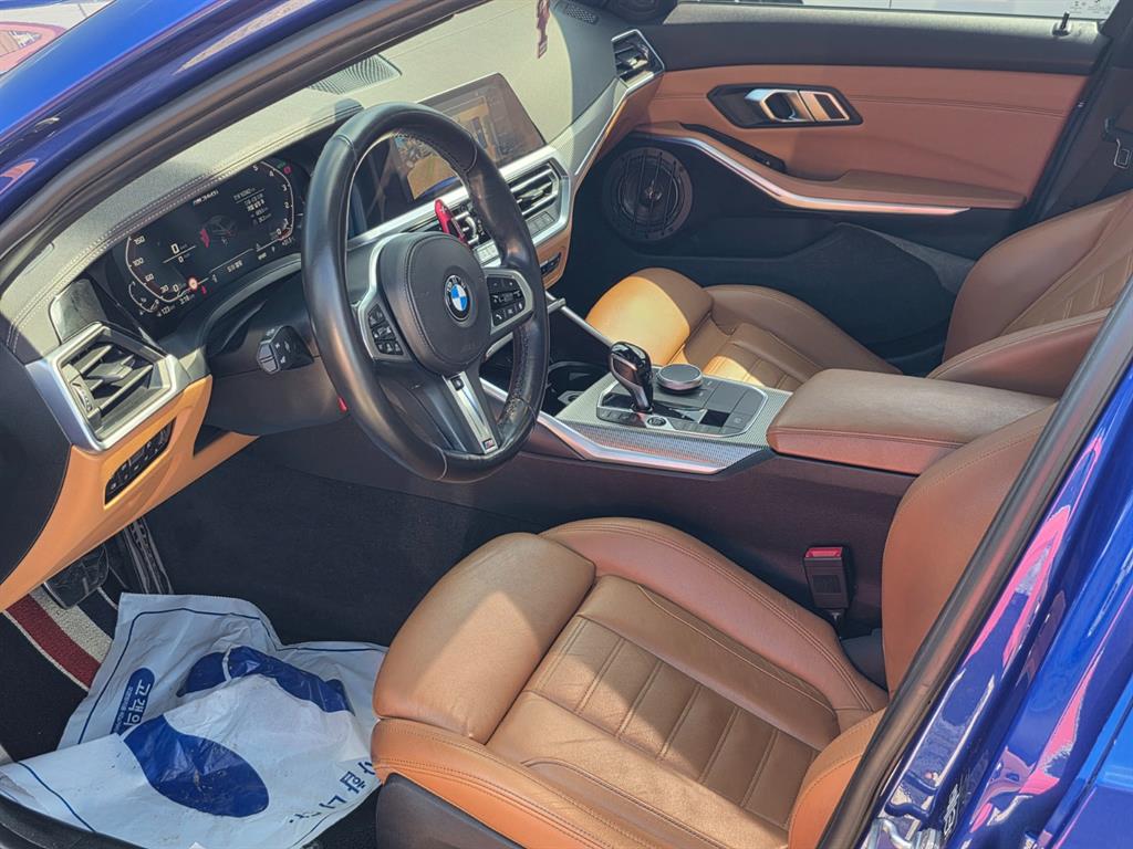 BMW 3-Series — photo 08