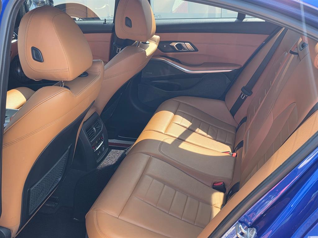 BMW 3-Series — photo 09