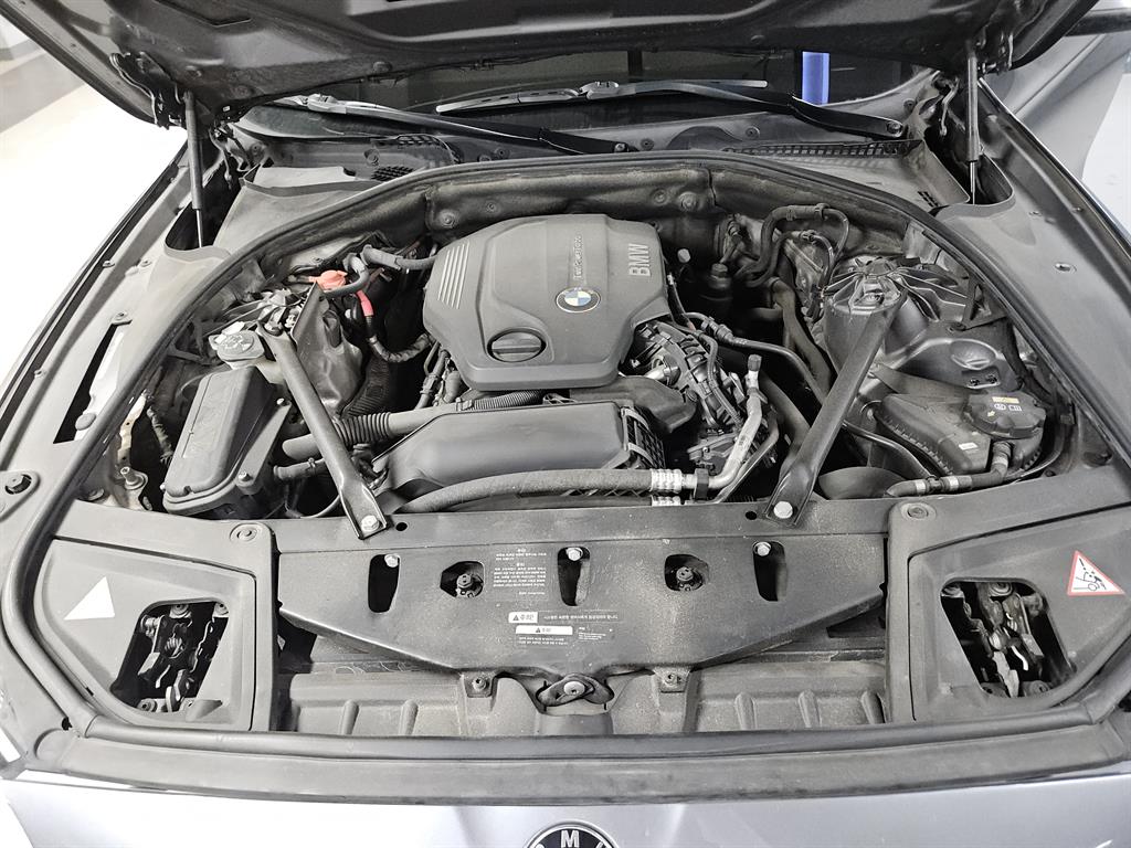 BMW 5-Series — photo 06