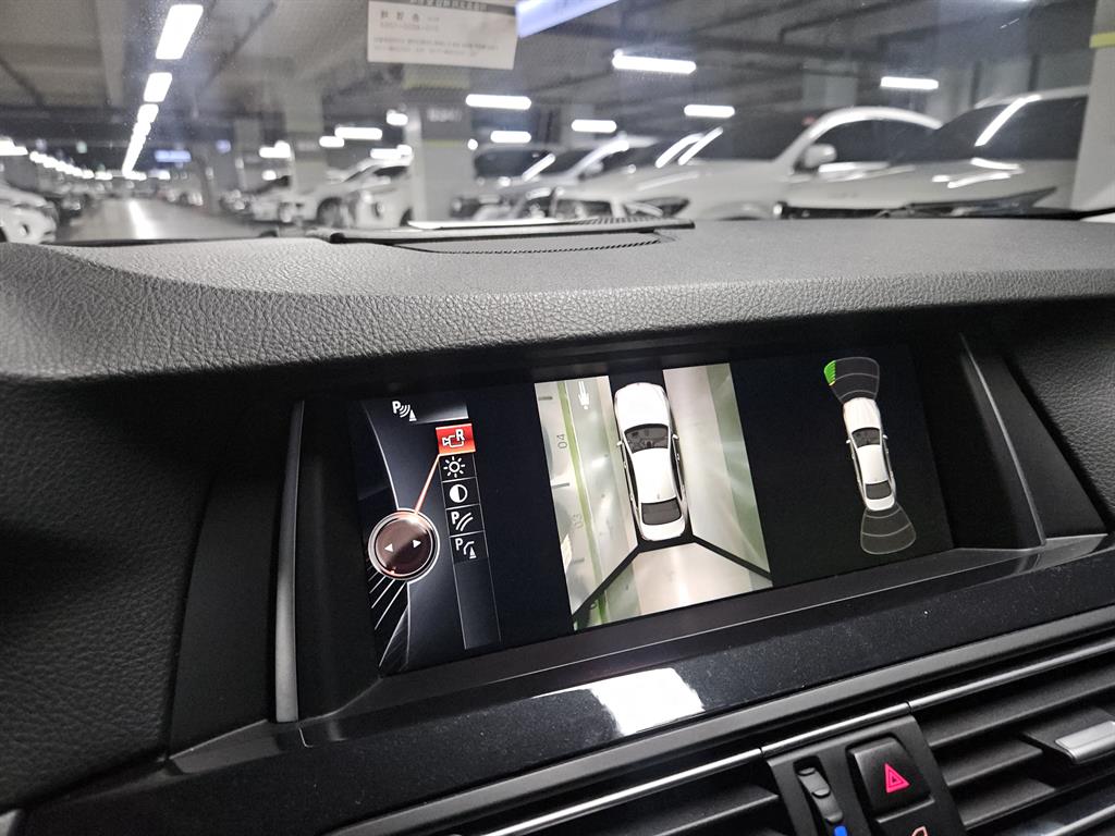 BMW 5-Series — photo 08