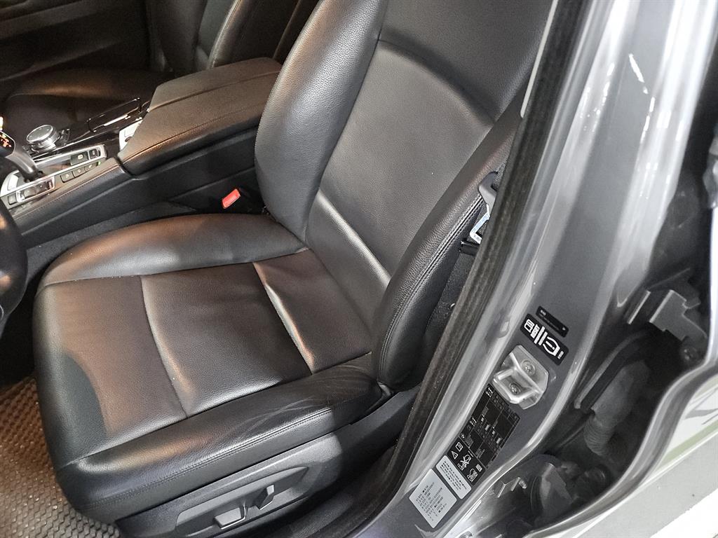 BMW 5-Series — photo 09
