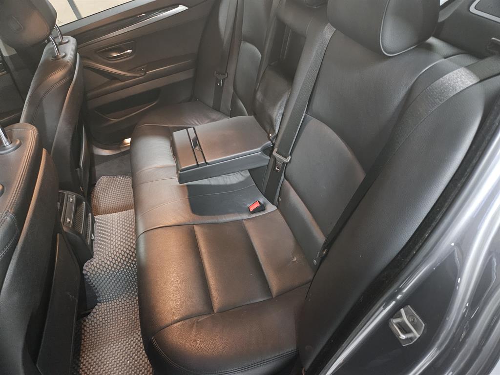 BMW 5-Series — photo 10