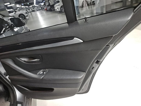 BMW 5-Series — photo 12