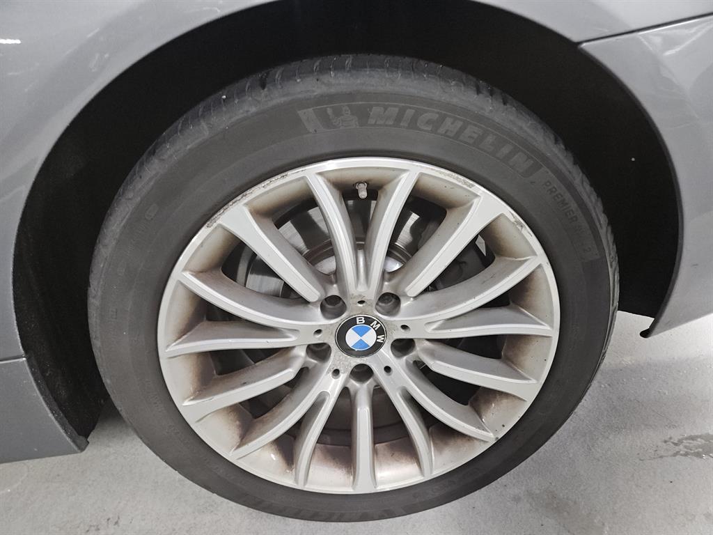 BMW 5-Series — photo 14
