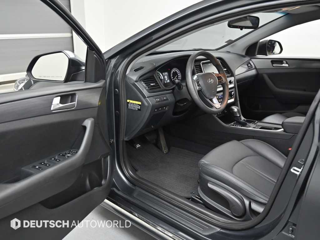 Hyundai Sonata — photo 11