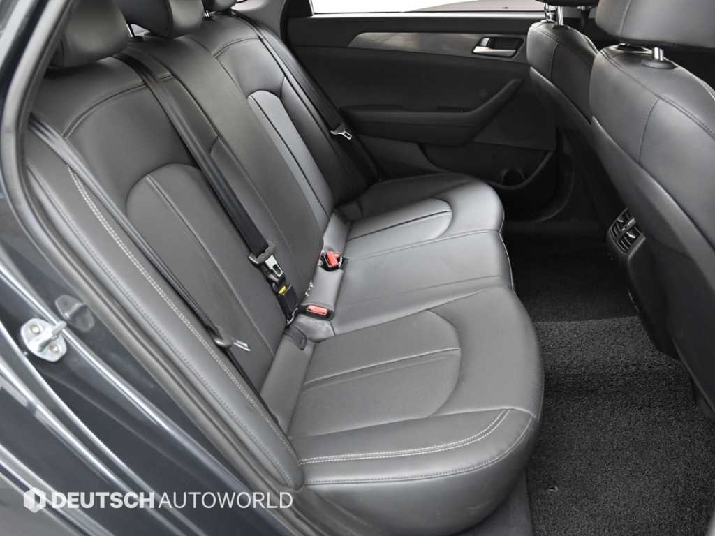 Hyundai Sonata — photo 12