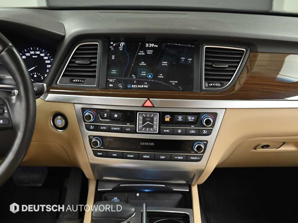 Genesis G80 — photo 14