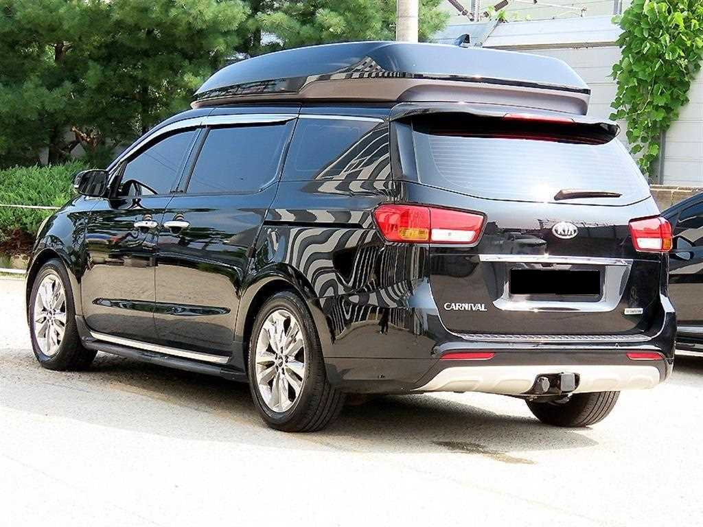 Kia Carnival — photo 03