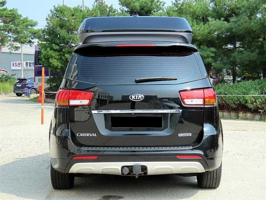 Kia Carnival — photo 04