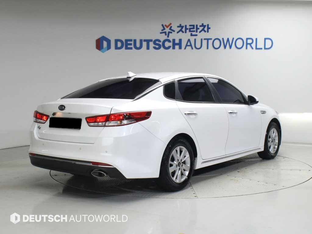 Kia K5 — photo 02