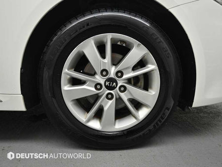 Kia K5 — photo 05