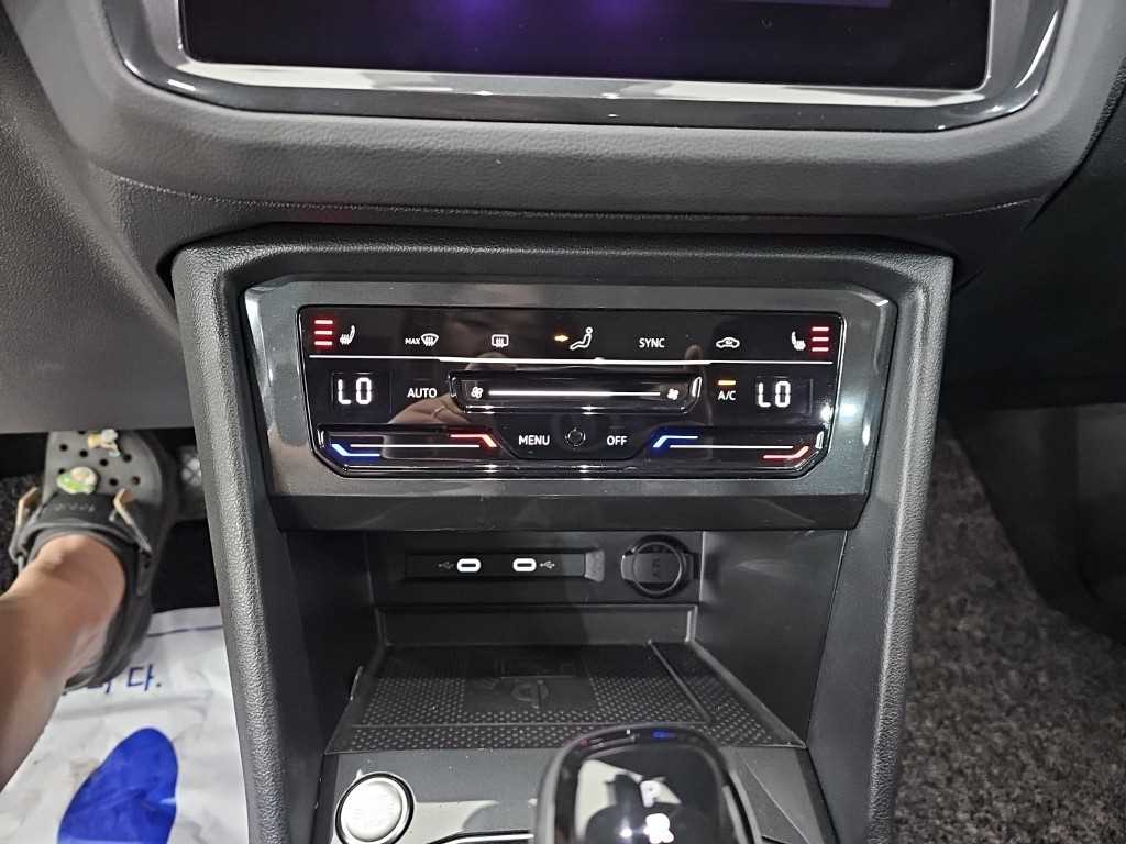 Volkswagen Tiguan — photo 10
