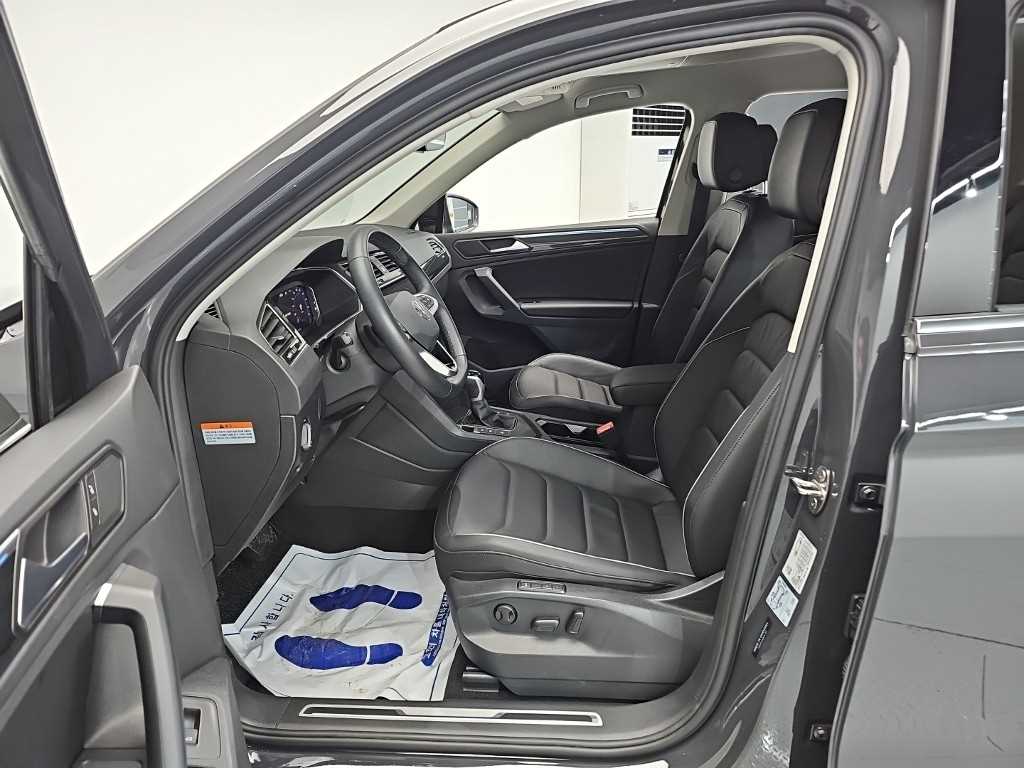 Volkswagen Tiguan — photo 11