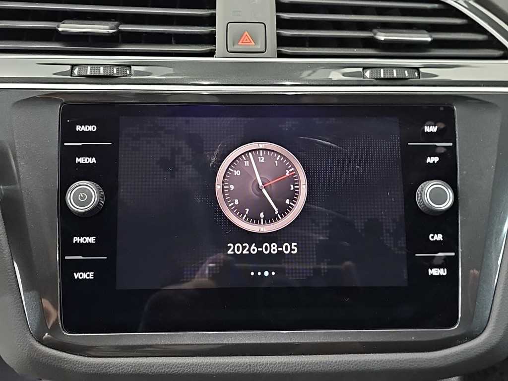 Volkswagen Tiguan — photo 13
