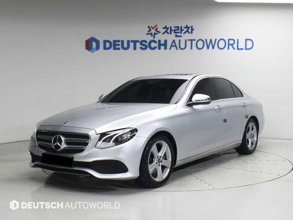 Mercedes-Benz E-Class — photo 01