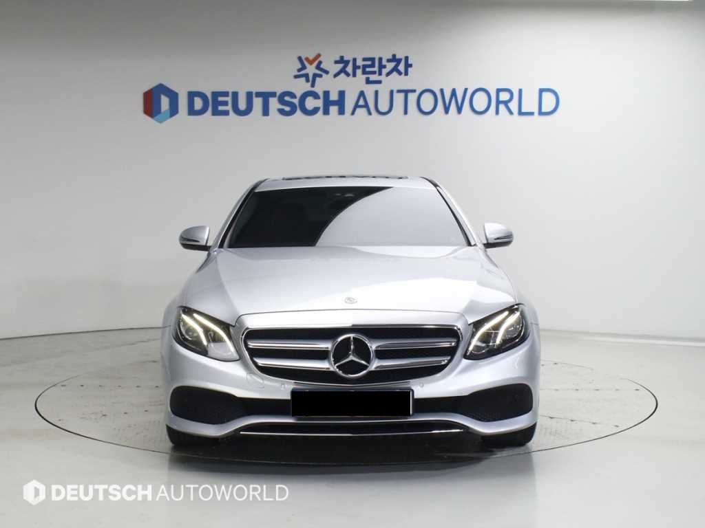 Mercedes-Benz E-Class — photo 03